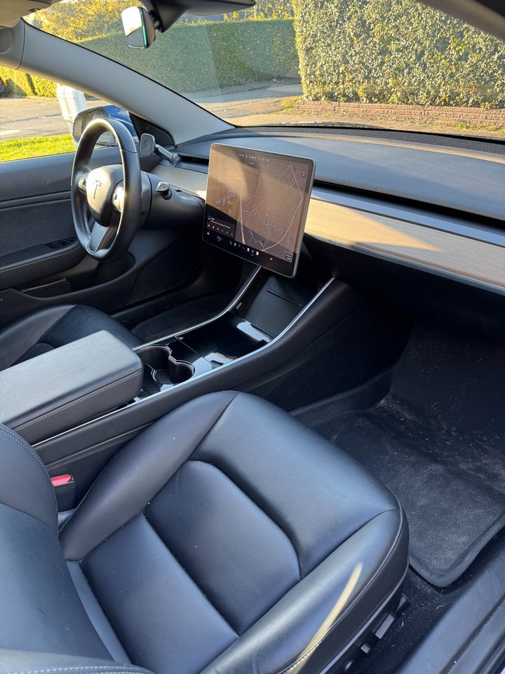 Tesla Model 3 Long Range AWD 4d
