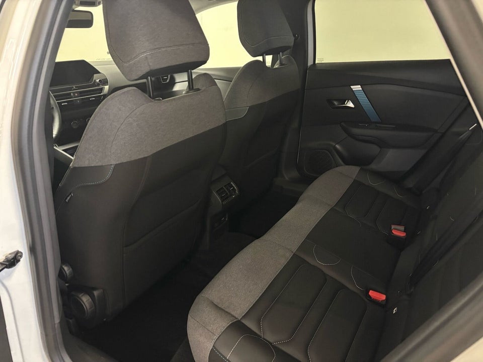 Citroën ë-C4 X 50 Shine 4d