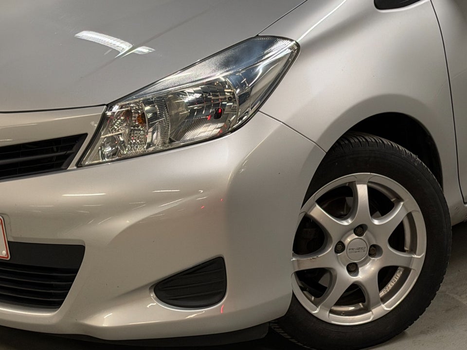 Toyota Yaris 1,3 VVT-i T1 5d