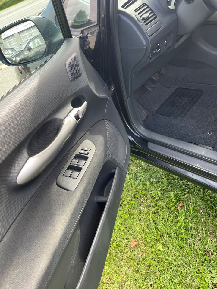 Toyota Auris 1,6 Luna 5d