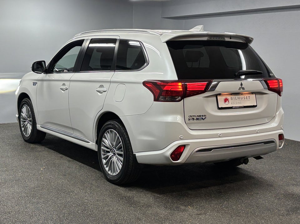 Mitsubishi Outlander 2,4 PHEV Instyle CVT 4WD 5d