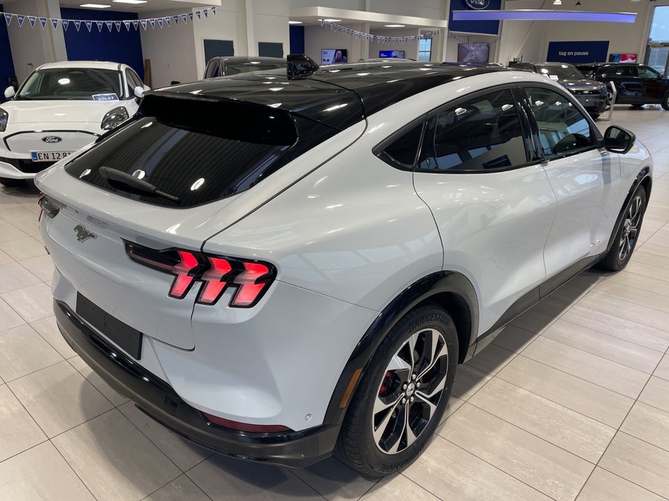 Ford Mustang Mach-E 75 Standard Range AWD 5d
