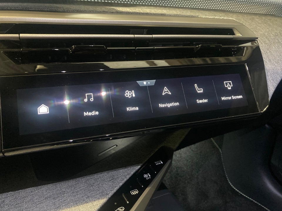 Peugeot e-3008 77 GT Pack 5d