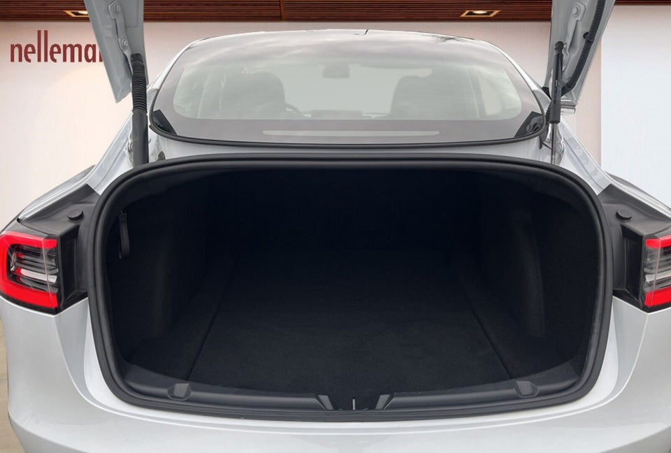 Tesla Model 3 RWD 4d