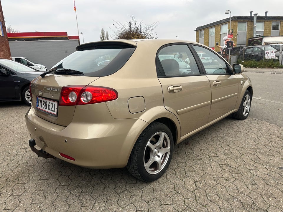 Chevrolet Lacetti 1,6 SX 5d