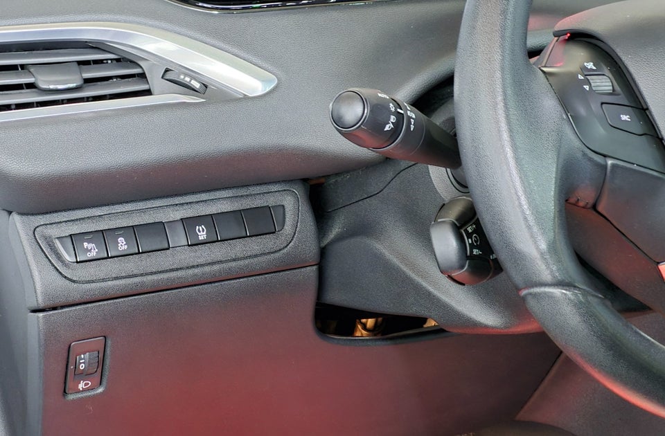 Peugeot 208 1,2 VTi 82 Supreme 5d