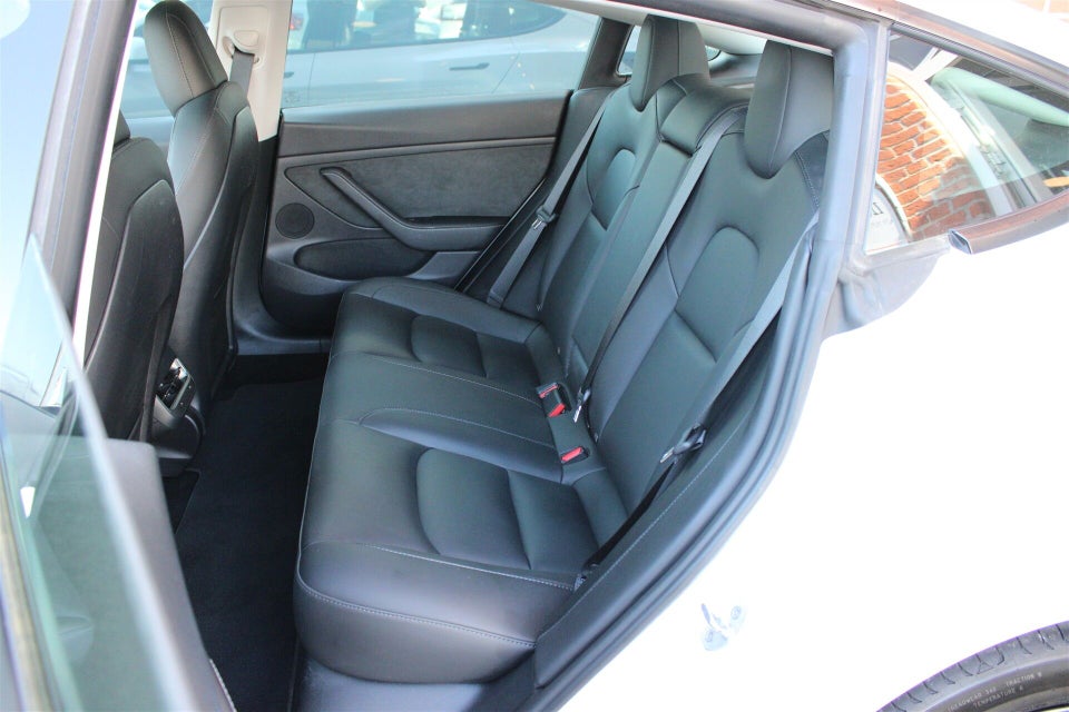 Tesla Model 3 Long Range AWD 4d