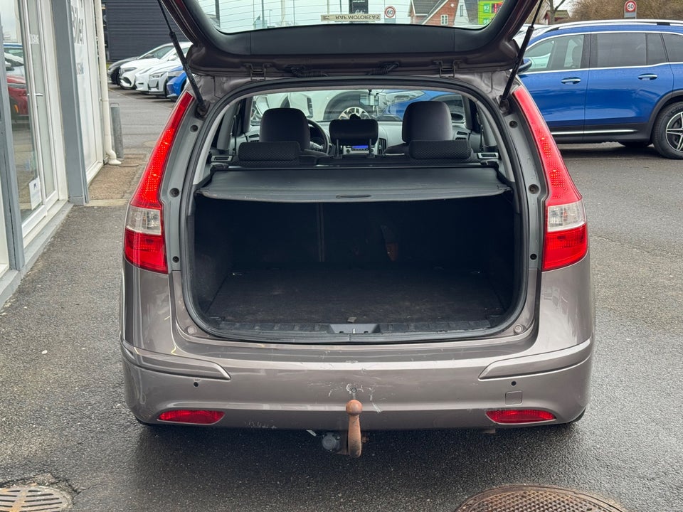 Hyundai i30 1,6 CRDi 90 Blue Drive CW 5d