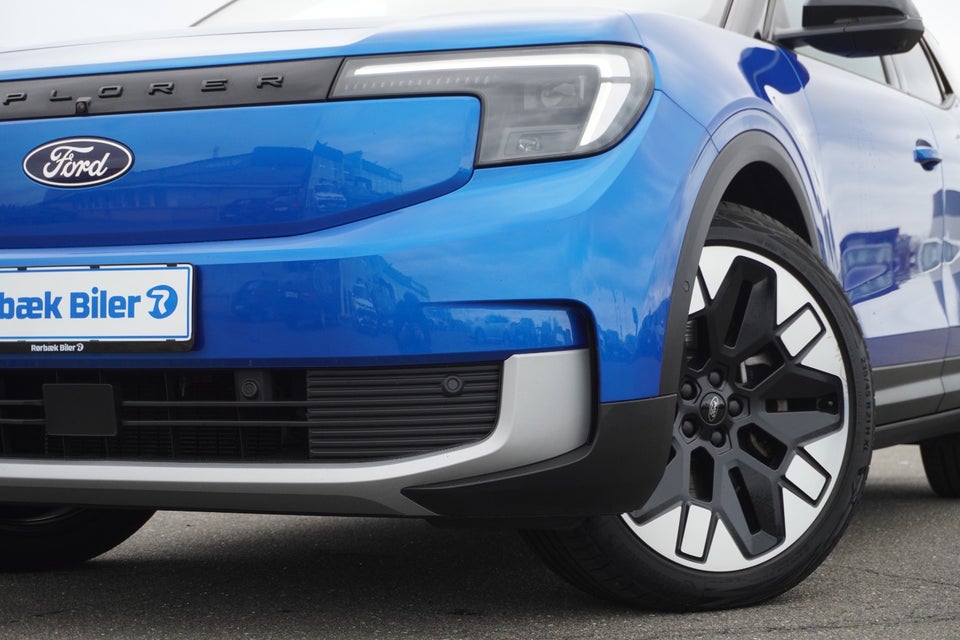 Ford Explorer 82 Premium Extended Range 5d