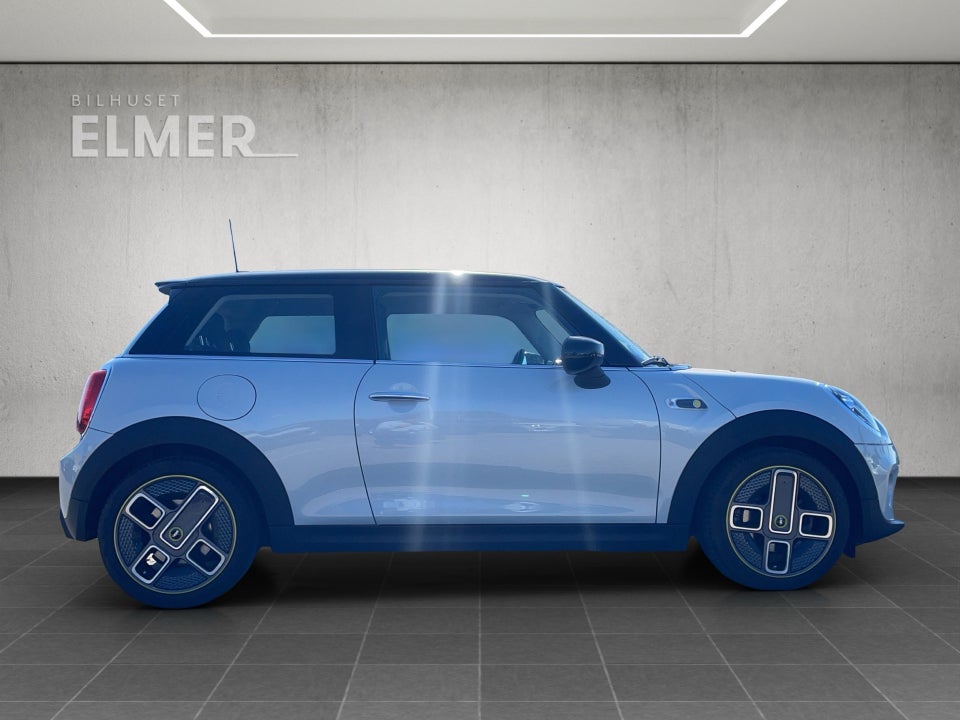 MINI Cooper SE Essential 3d