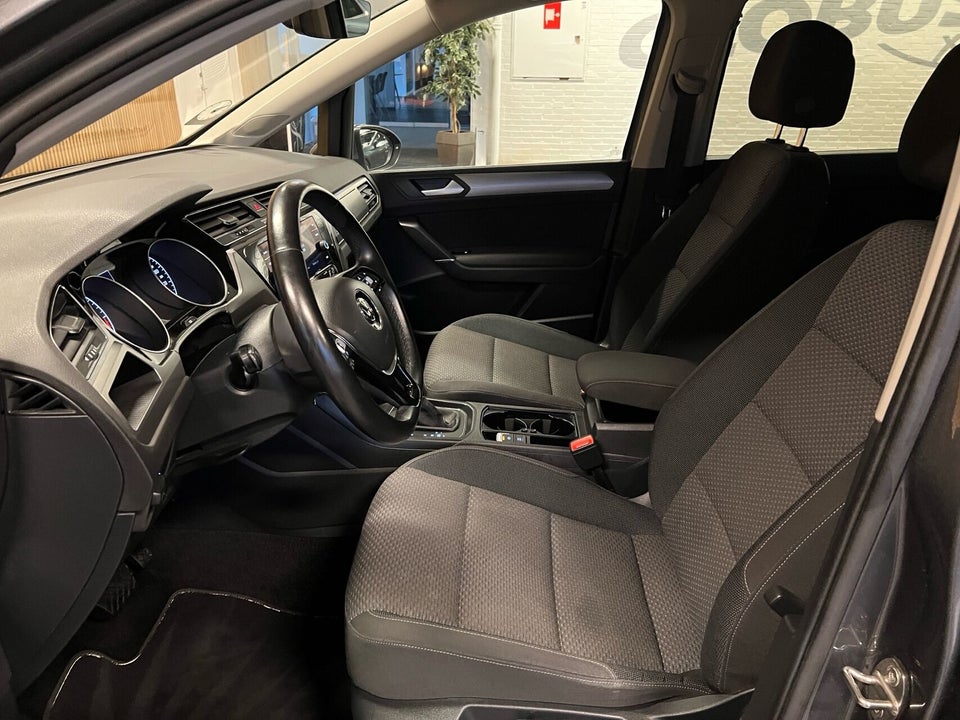 VW Touran 1,6 TDi 115 Comfortline Connect DSG 7prs 5d