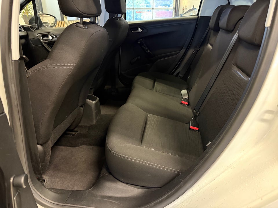 Peugeot 208 1,0 VTi Access 5d