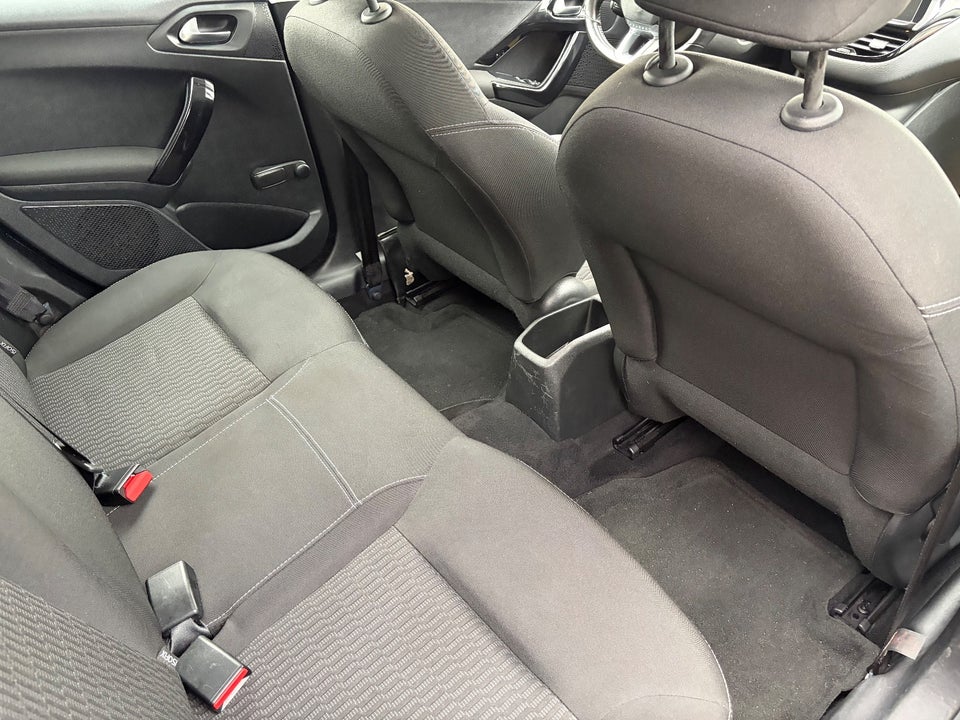 Peugeot 208 1,6 BlueHDi 100 Active 5d