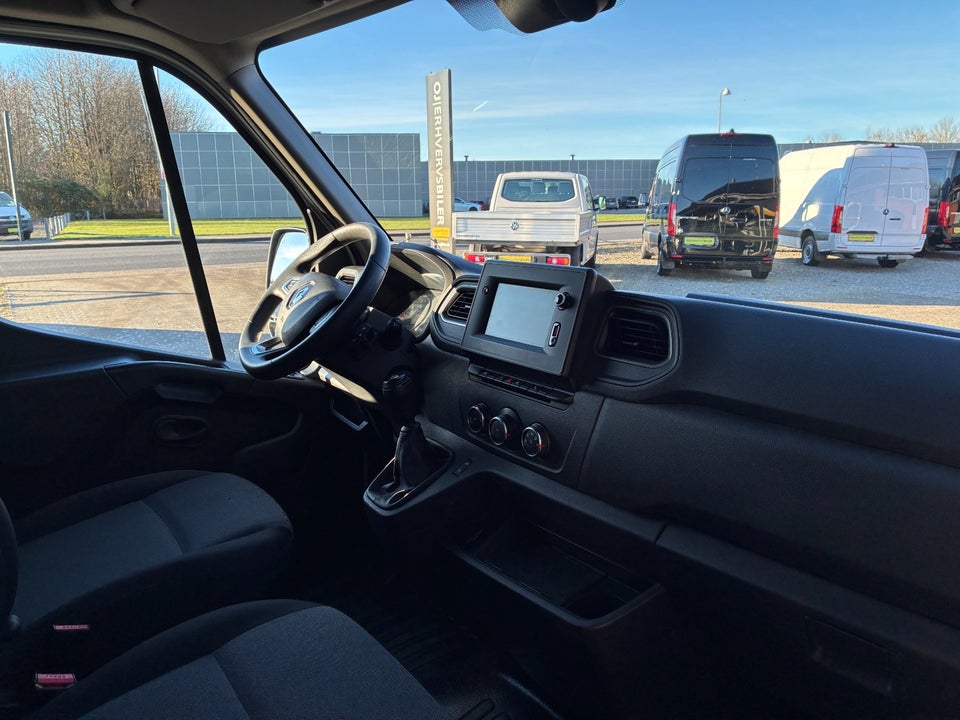 Renault Master IV T33 2,3 dCi 135 L2H2 Kassevogn