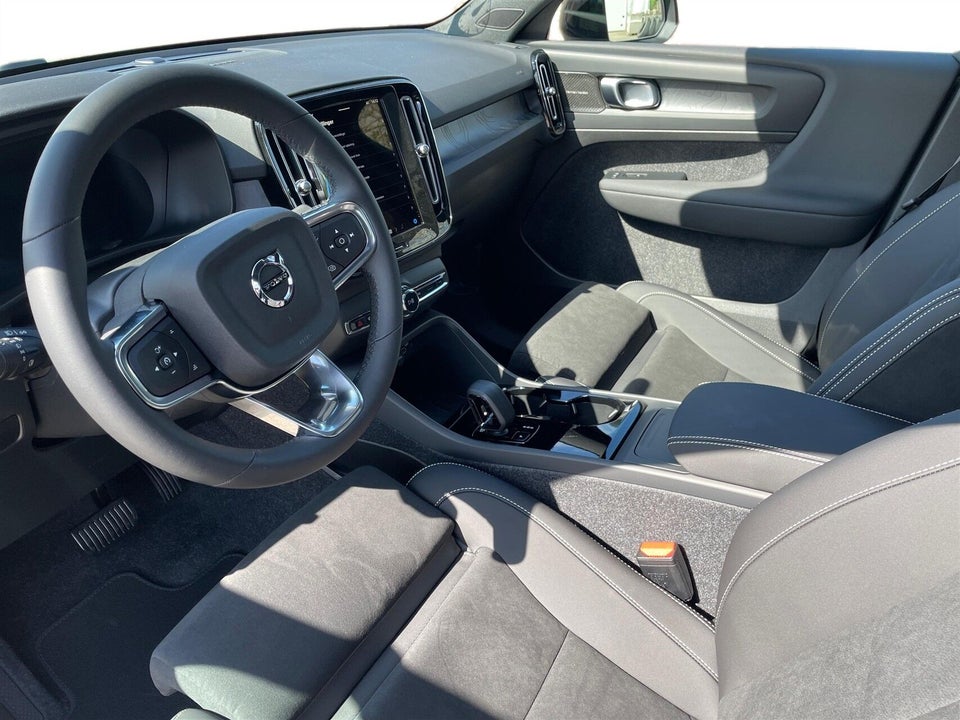 Volvo EC40 Extended Range Black Edition 5d