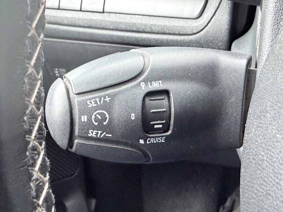 Peugeot 2008 1,6 BlueHDi 100 Allure Sky 5d
