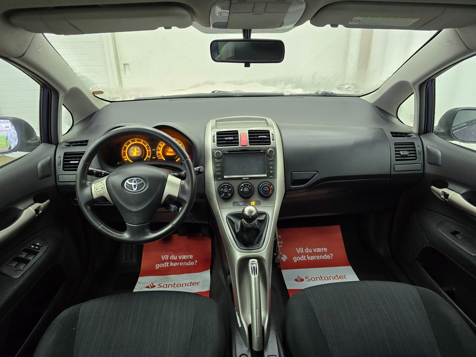 Toyota Auris 1,6 Sol 5d