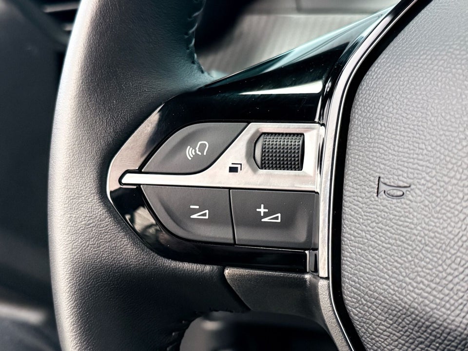 Peugeot 2008 1,2 PureTech 100 Black Limited 5d