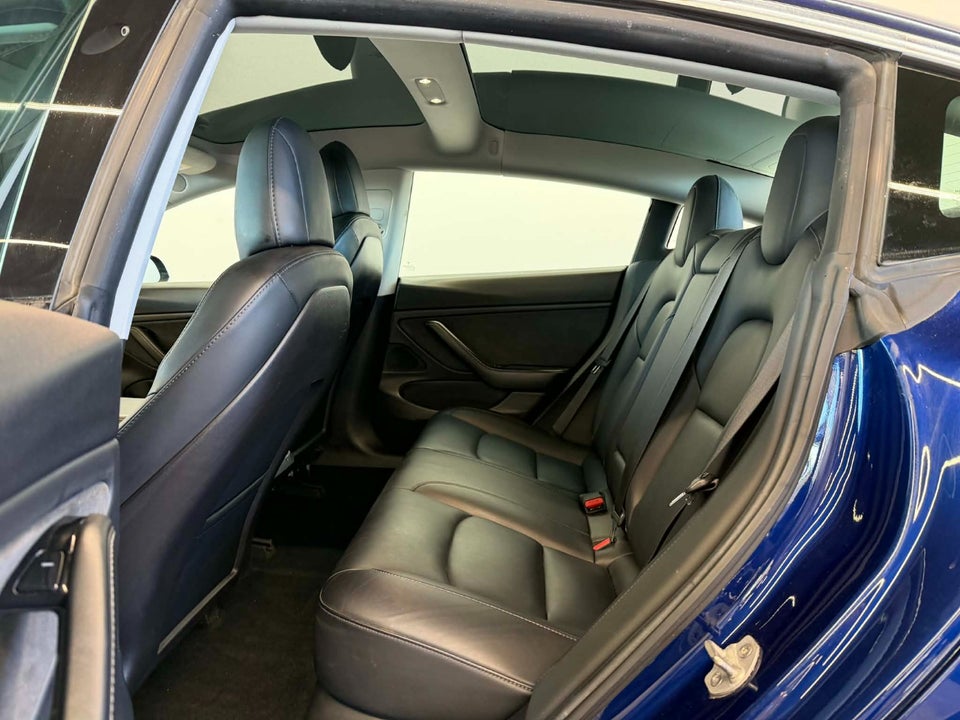 Tesla Model 3 Standard Range+ RWD 4d