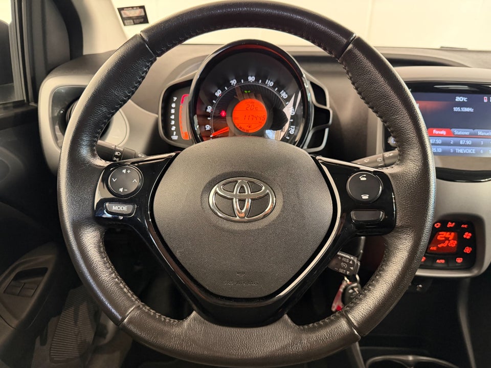 Toyota Aygo 1,0 VVT-i x-press 5d