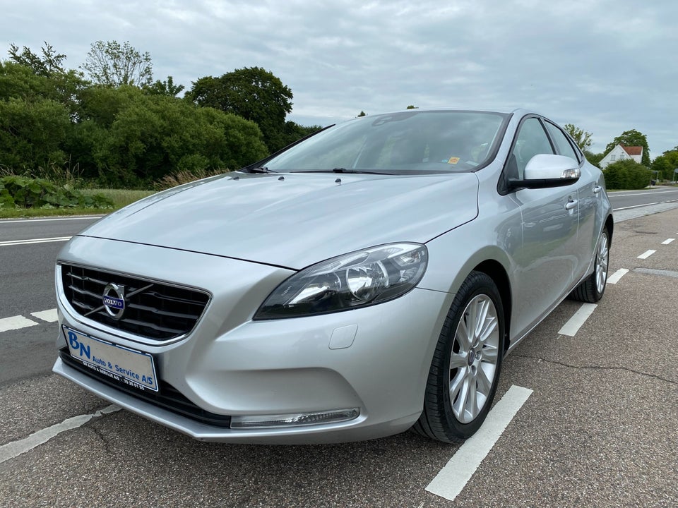 Volvo V40 1,6 D2 115 Kinetic aut. 5d