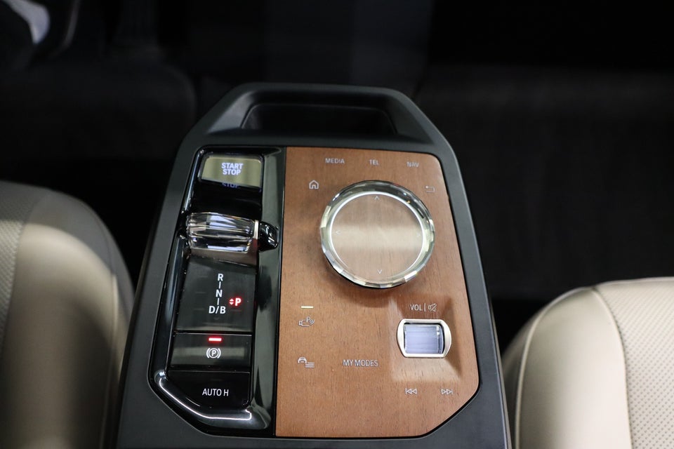 BMW iX xDrive40 Fully Charged Sport 5d