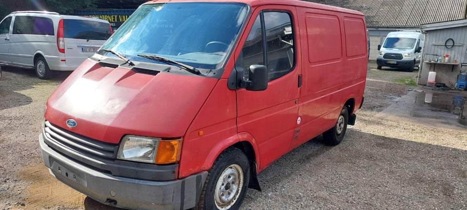 Ford Transit 100 2,5 D Kassevogn
