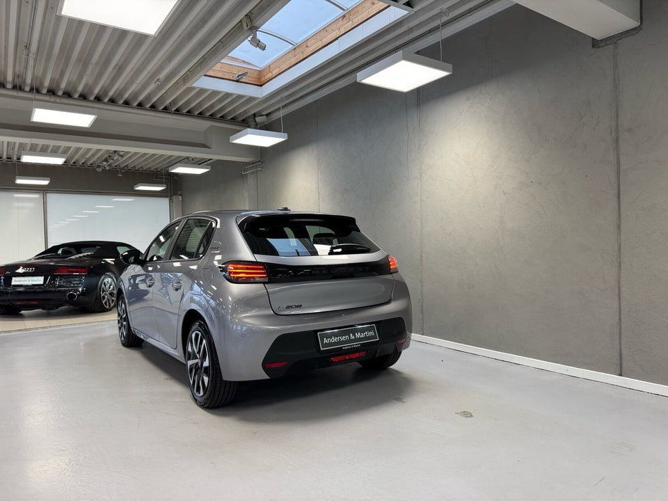 Peugeot e-208 50 Style 5d