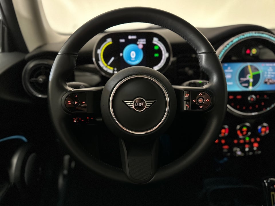 MINI Cooper SE Classic Trim 3d