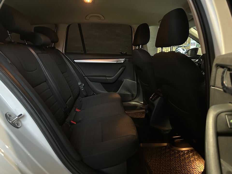 Skoda Octavia 1,6 TDi 110 Style Combi DSG 5d