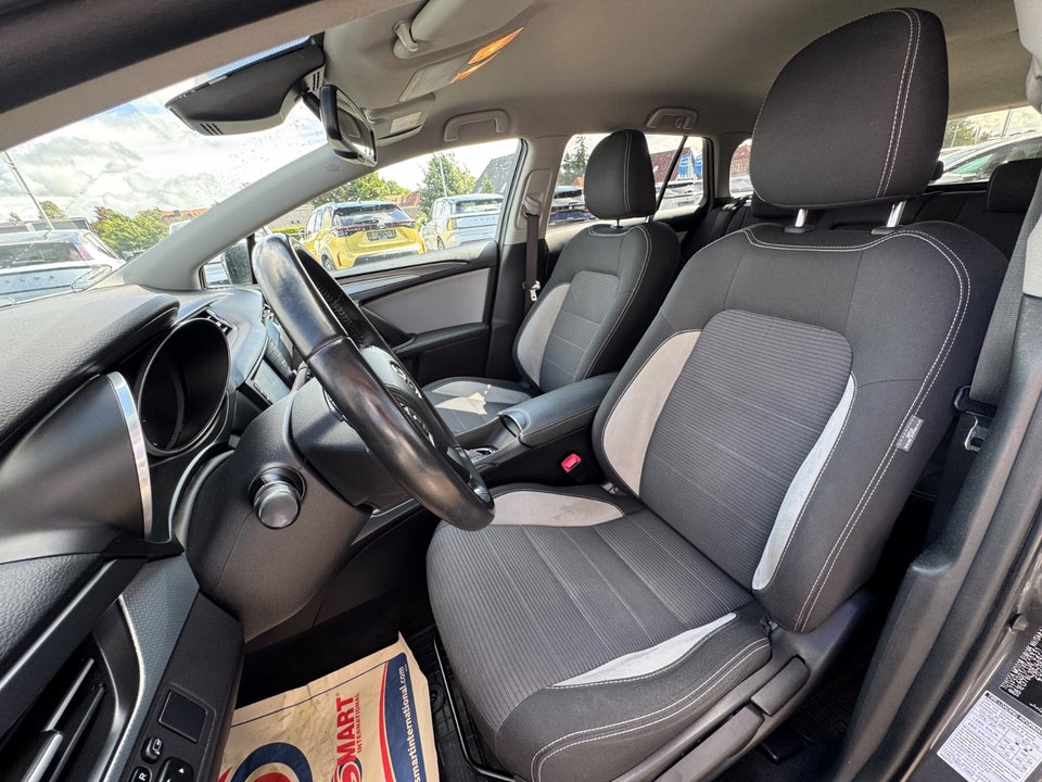 Toyota Avensis 1,8 VVT-i T2 Premium Touring Sports MDS 5d