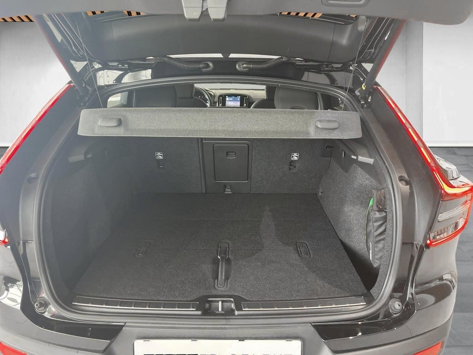 Volvo EC40 Extended Range Black Edition 5d