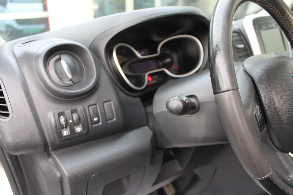 Renault Trafic T29 2,0 dCi 145 L2 Chassis