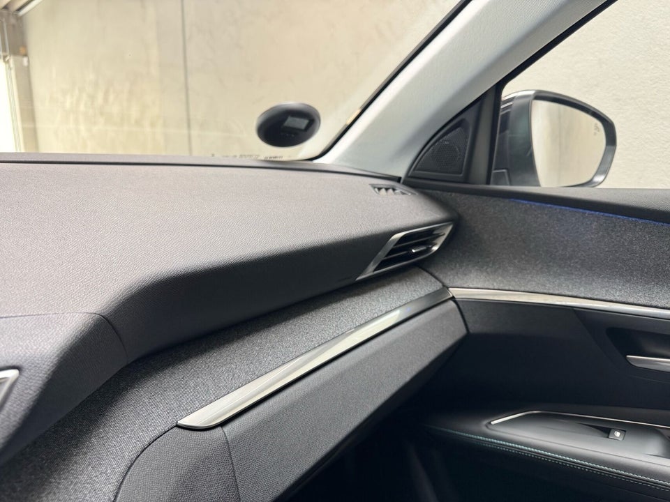 Peugeot 3008 1,6 Hybrid First Selection EAT8 5d
