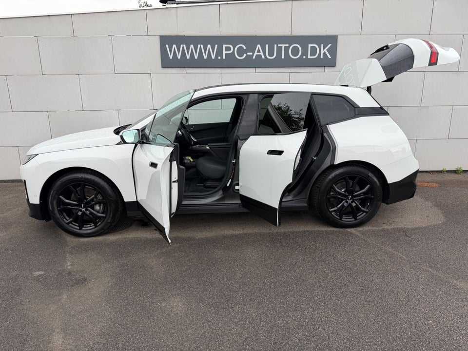 BMW iX xDrive40 Fully Charged 5d