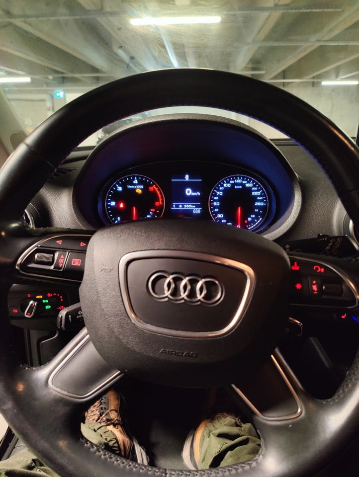 Audi A3 1,6 TDi 110 Ambiente 3d