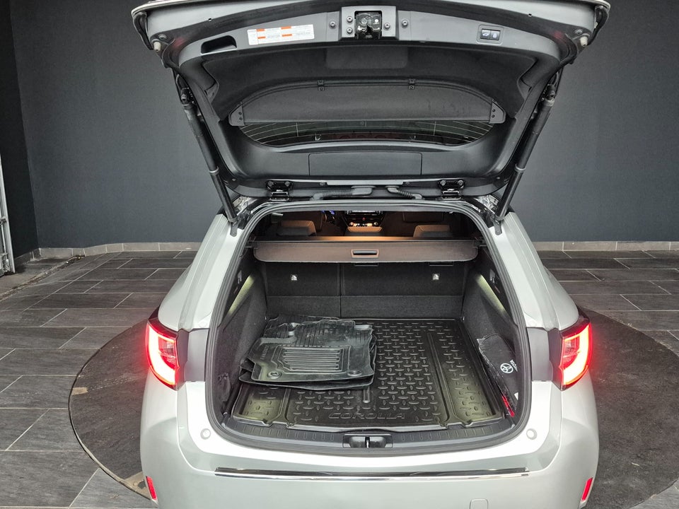 Toyota Corolla 1,8 Hybrid H3 Premium Touring Sports MDS 5d