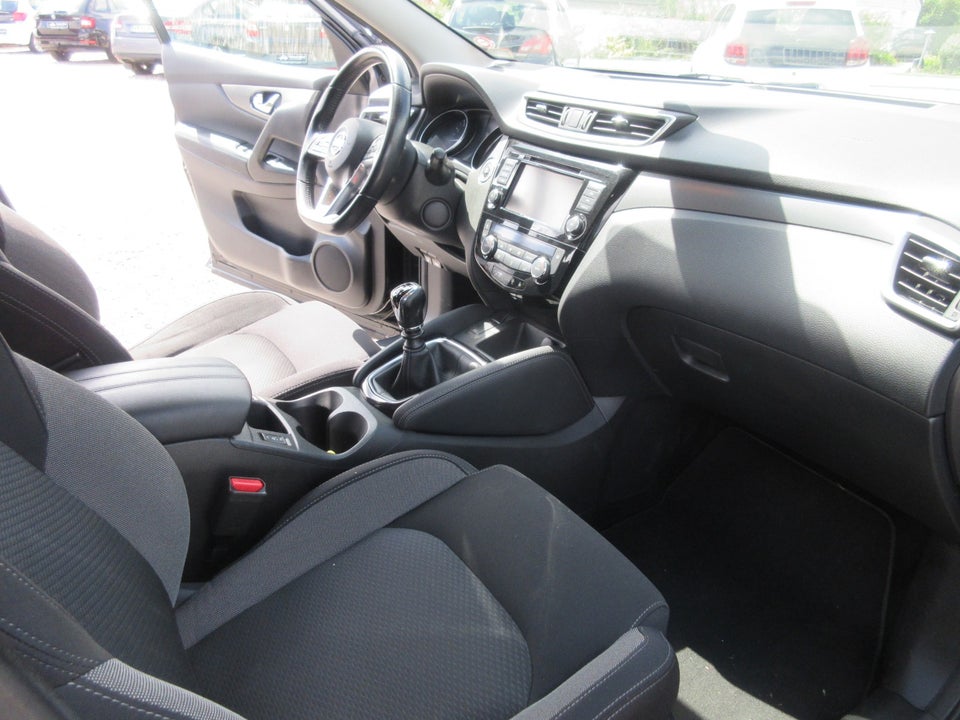 Nissan Qashqai 1,3 Dig-T 140 N-Connecta 5d