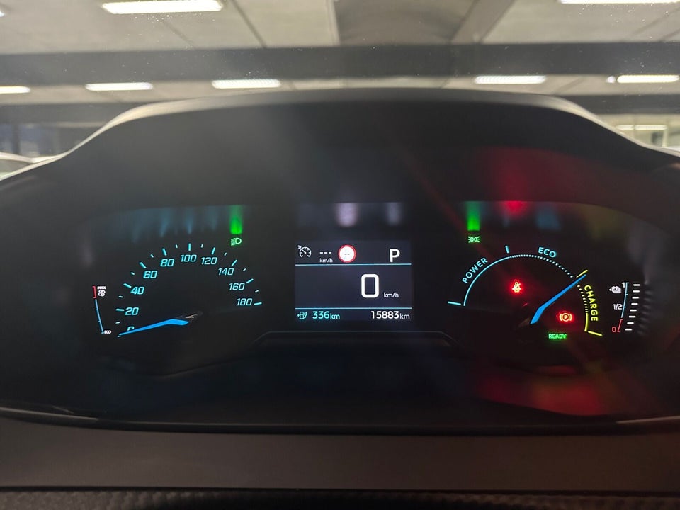 Peugeot e-208 50 Style 5d