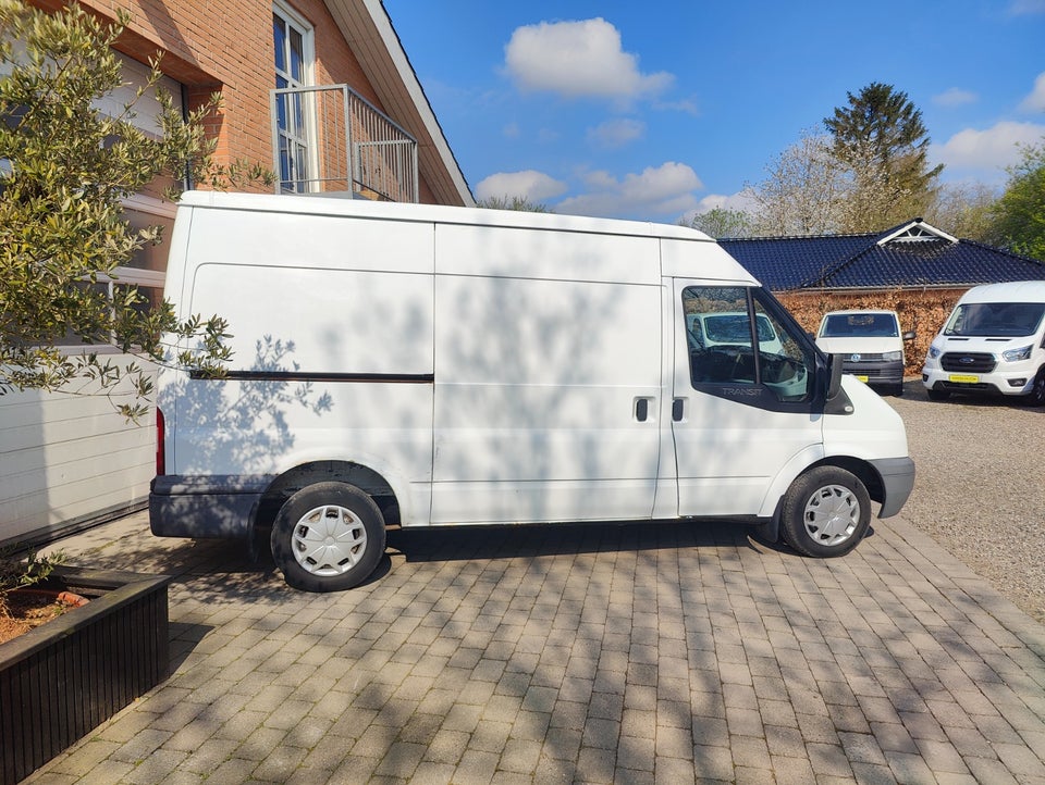 Ford Transit 300M Van 2,2 TDCi 125 Ambiente FWD 4d