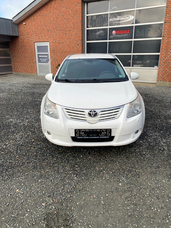 Toyota Avensis 2,2 D-CAT 177 T4 stc. 5d