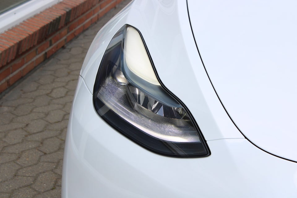 Tesla Model Y Long Range AWD 5d
