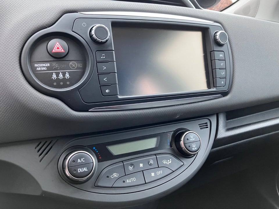 Toyota Yaris 1,5 Hybrid H1 e-CVT 5d