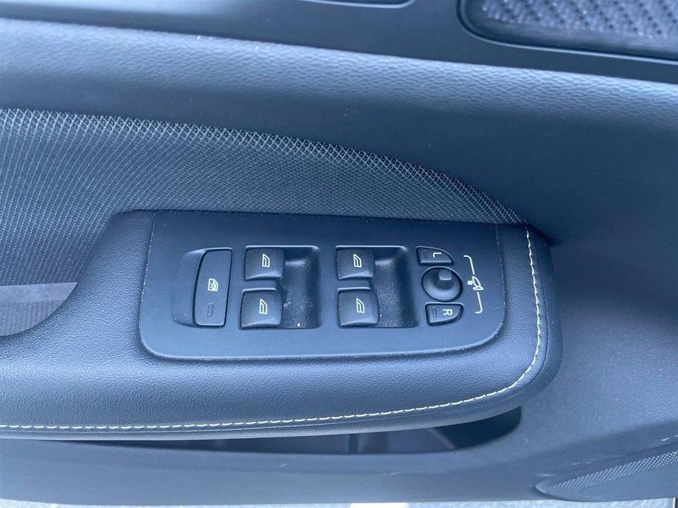 Volvo V60 2,0 T8 ReCharge R-Design aut. AWD 5d