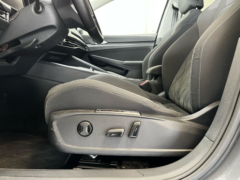 VW Golf VIII 1,4 eHybrid DSG 5d