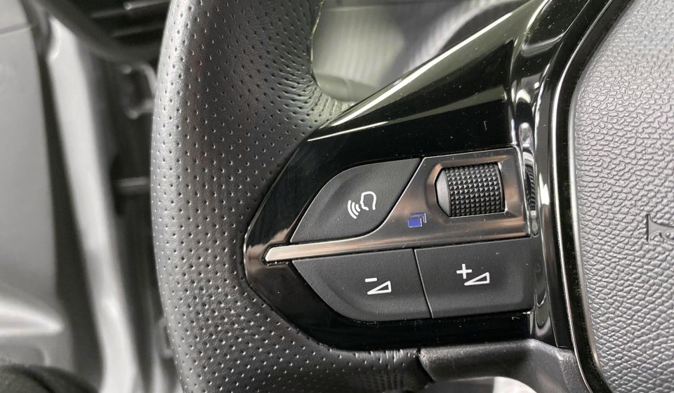 Peugeot e-208 50 GT 5d