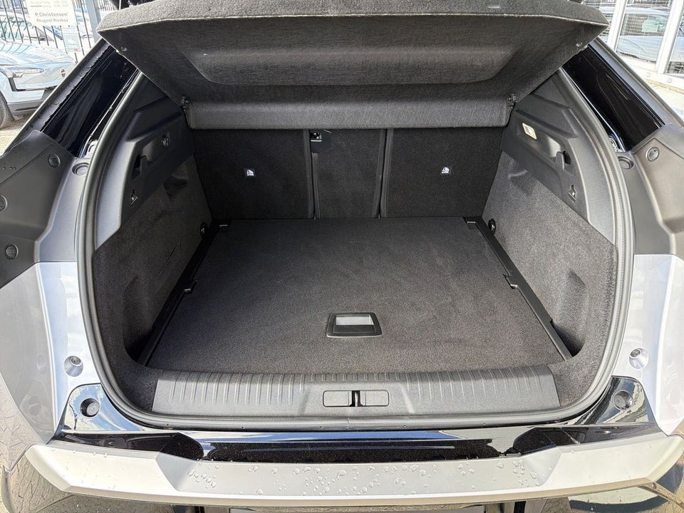 Peugeot e-3008 77 GT 5d