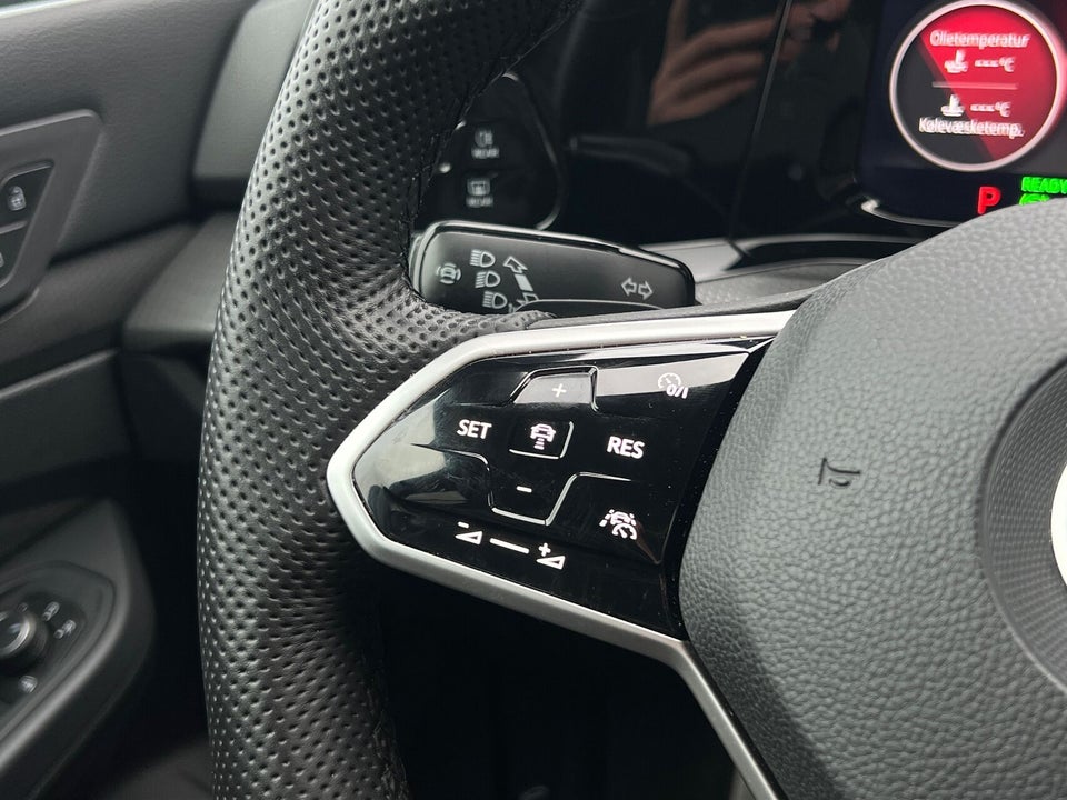 VW Golf VIII 1,4 GTE DSG 5d