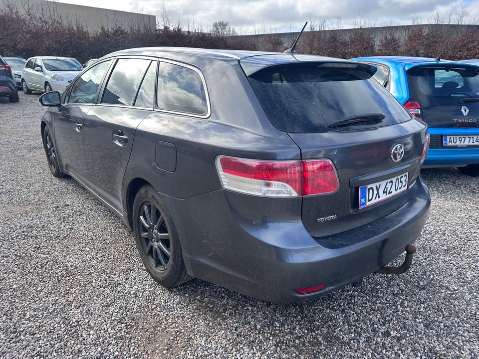 Toyota Avensis 2,0 D-4D Executive stc. 5d