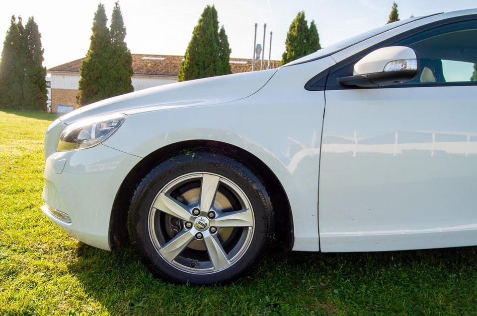 Volvo V40 2,0 D2 120 Kinetic 5d